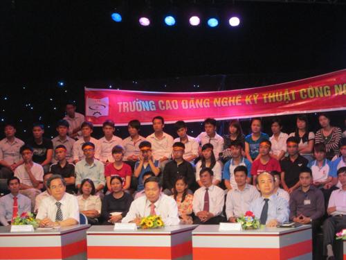 Trường CĐN Thủy sản miền Bắc tham gia tư vấn tuyến sinh năm 2013 tại trường quay S10 - Đài truyền hình Việt Nam